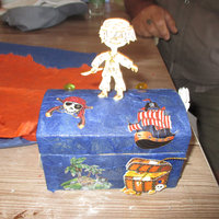 Schatzkiste mit Piraten